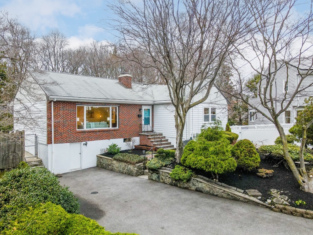 65 Ripley Rd, Medford, Massachusetts, 4 Bedrooms Bedrooms, 10 Rooms Rooms,3 BathroomsBathrooms,Residential,For Sale,Ripley Rd,73497563