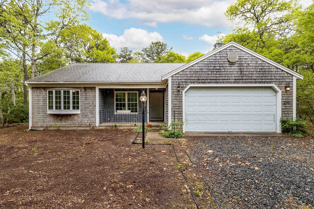 210 Pine Bluff Rd, Brewster, Massachusetts, 3 Bedrooms Bedrooms, 6 Rooms Rooms,2 BathroomsBathrooms,Residential,For Sale,Pine Bluff Rd,73522530