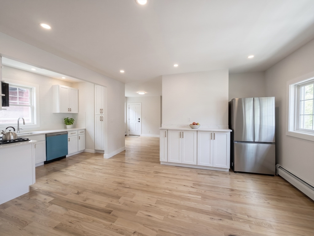 10 Pearl, Everett, Massachusetts, 4 Bedrooms Bedrooms, 7 Rooms Rooms,2 BathroomsBathrooms,Residential Lease,For Rent,Pearl,73522545