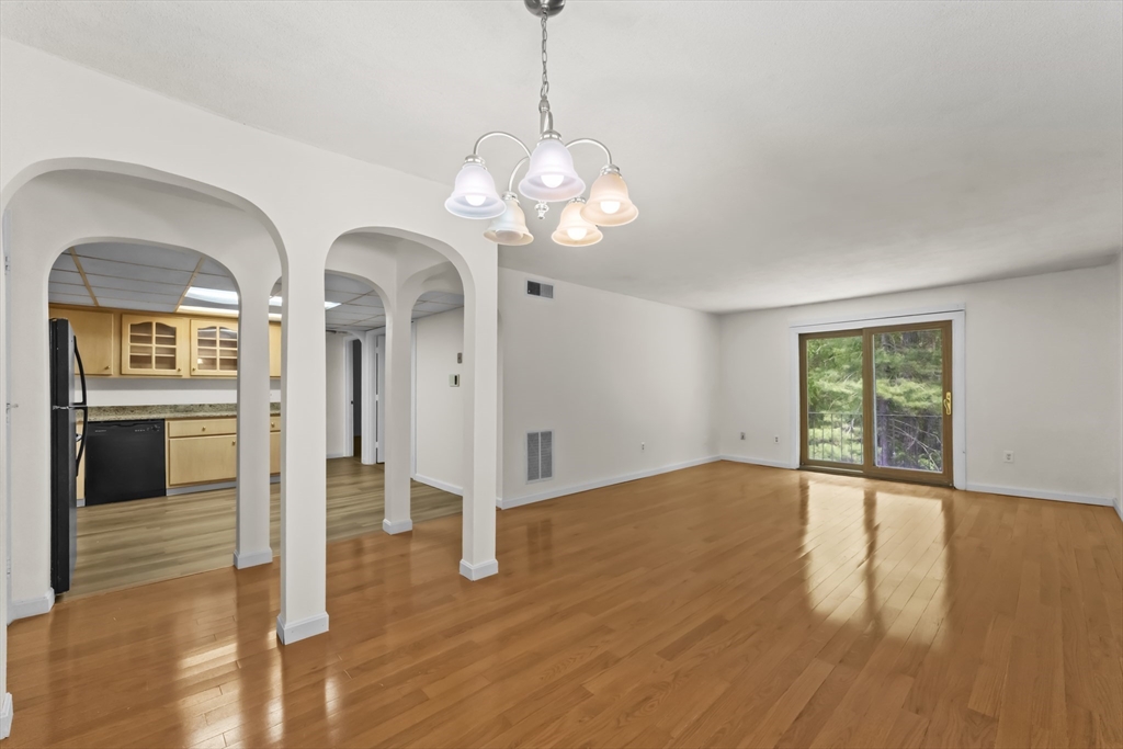 7 Shadowbrook Ln, Milford, Massachusetts, 2 Bedrooms Bedrooms, 6 Rooms Rooms,1.5 BathroomsBathrooms,Residential Lease,For Rent,Shadowbrook Ln,73522549