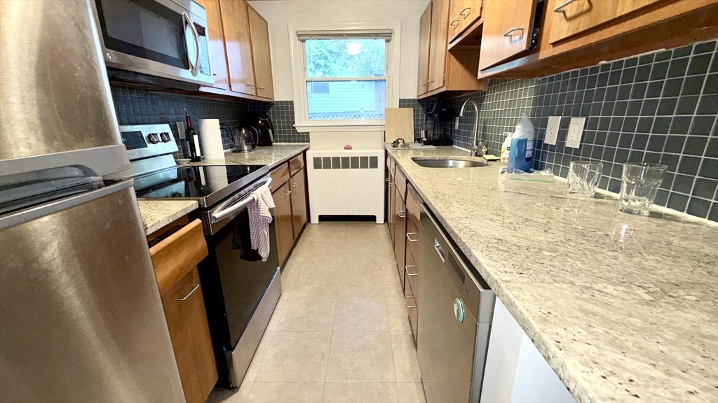8 Kenwood St, Cambridge, Massachusetts, 2 Bedrooms Bedrooms, 3 Rooms Rooms,1 BathroomBathrooms,Residential Lease,For Rent,Kenwood St,73522569