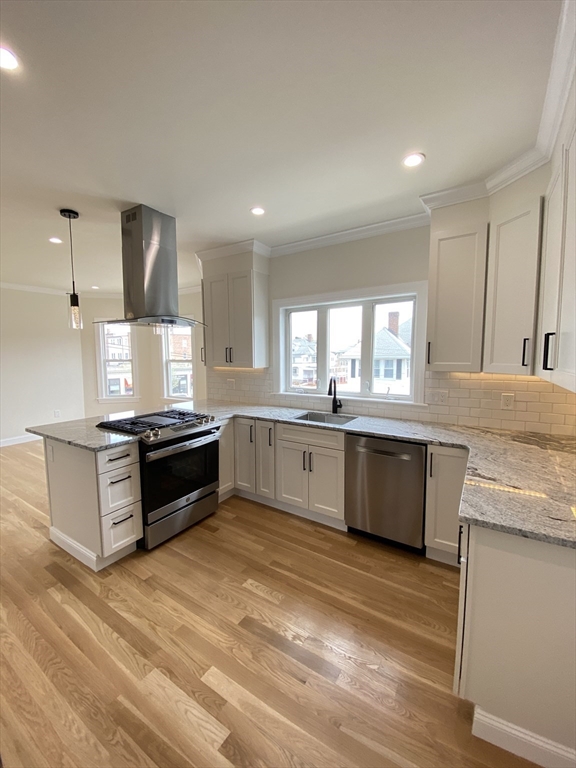 258 Belmont St, Watertown, Massachusetts, 3 Bedrooms Bedrooms, 5 Rooms Rooms,2 BathroomsBathrooms,Residential Lease,For Rent,Belmont St,73522585