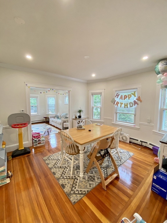 126 Winsor Ave, Watertown, Massachusetts, 2 Bedrooms Bedrooms, 5 Rooms Rooms,1 BathroomBathrooms,Residential Lease,For Rent,Winsor Ave,73522598