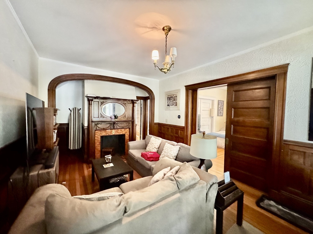 16 Kenwood, Brookline, Massachusetts, 3 Bedrooms Bedrooms, 7 Rooms Rooms,1.5 BathroomsBathrooms,Residential Lease,For Rent,Kenwood,73522615