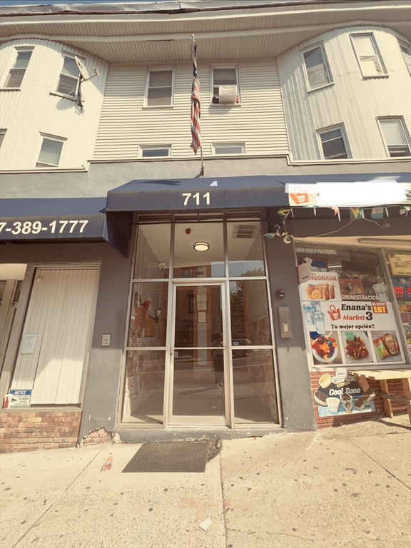 711 Broadway, Everett, Massachusetts, 1 Bedroom Bedrooms, 3 Rooms Rooms,1 BathroomBathrooms,Residential Lease,For Rent,Broadway,73522613