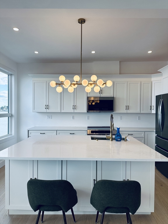 280 Endicott Ave, Revere, Massachusetts, 3 Bedrooms Bedrooms, 7 Rooms Rooms,2 BathroomsBathrooms,Residential Lease,For Rent,Endicott Ave,73522630