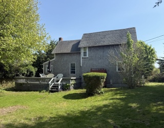 19 Perkins Avenue, Oak Bluffs, Massachusetts, 2 Bedrooms Bedrooms, 5 Rooms Rooms,1 BathroomBathrooms,Residential,For Sale,Perkins Avenue,73522647
