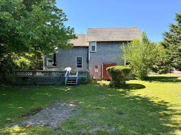 19 Perkins Avenue, Oak Bluffs, Massachusetts, 2 Bedrooms Bedrooms, 5 Rooms Rooms,1 BathroomBathrooms,Residential,For Sale,Perkins Avenue,73522647