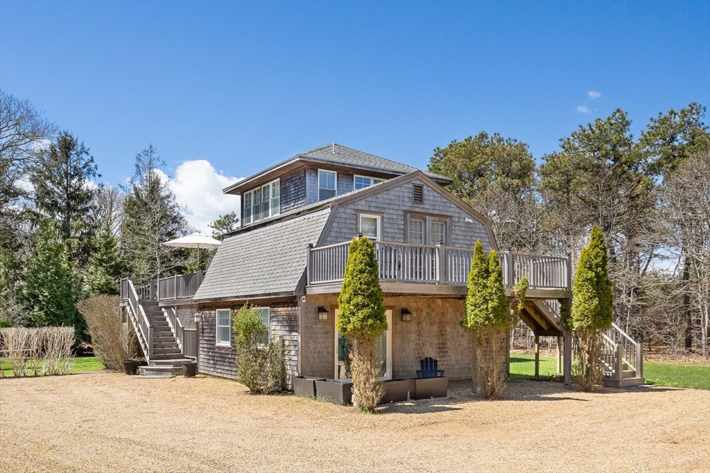 13 Young Street, Edgartown, Massachusetts, 4 Bedrooms Bedrooms, 7 Rooms Rooms,3 BathroomsBathrooms,Residential,For Sale,Young Street,73522670