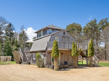 13 Young Street, Edgartown, Massachusetts, 4 Bedrooms Bedrooms, 7 Rooms Rooms,3 BathroomsBathrooms,Residential,For Sale,Young Street,73522670