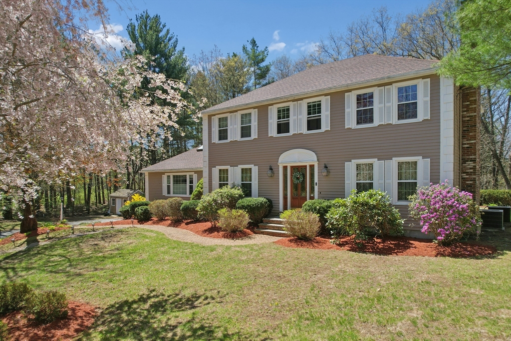 72 Oak Avenue, Northborough, Massachusetts, 4 Bedrooms Bedrooms, 10 Rooms Rooms,2.5 BathroomsBathrooms,Residential,For Sale,Oak Avenue,73522708