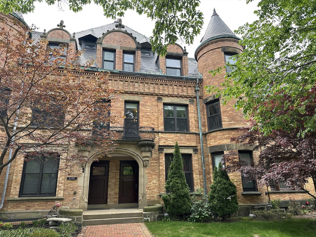 1757 Beacon St, Brookline, Massachusetts, 3 Bedrooms Bedrooms, 5 Rooms Rooms,3.5 BathroomsBathrooms,Residential Lease,For Rent,Beacon St,73522516