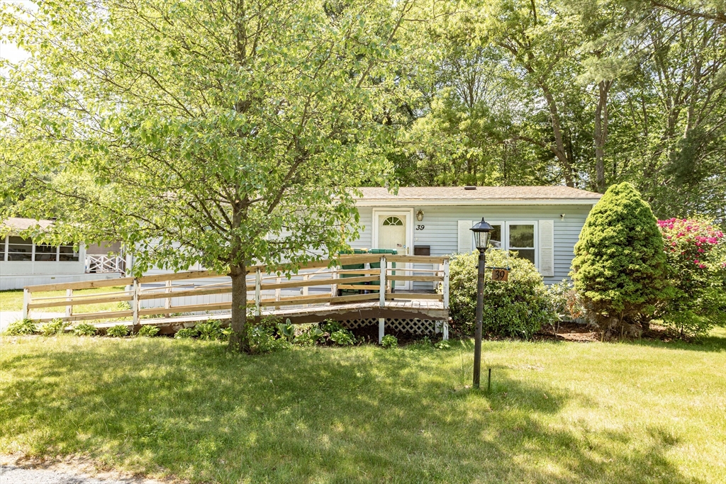 39 Friendship Drive, West Bridgewater, Massachusetts, 2 Bedrooms Bedrooms, 6 Rooms Rooms,2 BathroomsBathrooms,Residential,For Sale,Friendship Drive,73522725