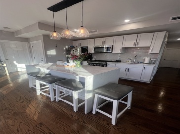 20 Mt Vernon, Boston, Massachusetts, 4 Bedrooms Bedrooms, 5 Rooms Rooms,3 BathroomsBathrooms,Residential Lease,For Rent,Mt Vernon,73489793