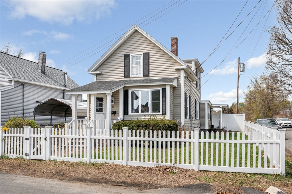 43 W 5th Ave, Lowell, Massachusetts, 3 Bedrooms Bedrooms, 7 Rooms Rooms,1 BathroomBathrooms,Residential,For Sale,W 5th Ave,73505423