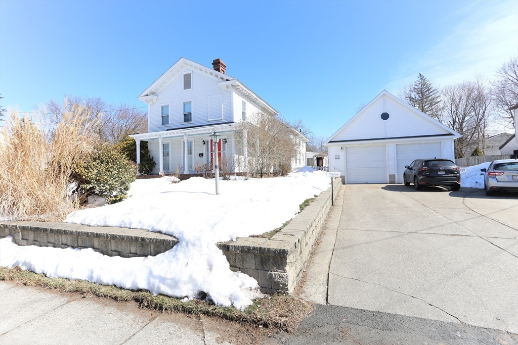 5 Maple St, South Hadley, Massachusetts, 2 Bedrooms Bedrooms, 8 Rooms Rooms,2.5 BathroomsBathrooms,Residential Income,For Sale,Maple St,73482314