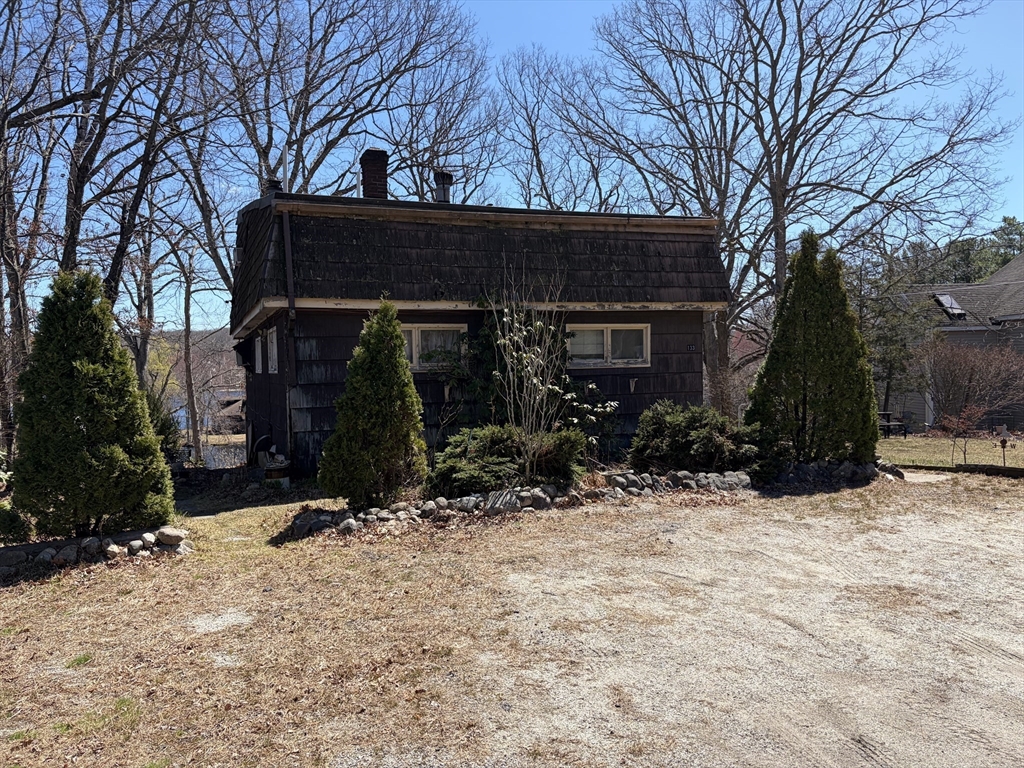 133 Lakeshore Dr, Blackstone, Massachusetts, 2 Bedrooms Bedrooms, 8 Rooms Rooms,2.5 BathroomsBathrooms,Residential,For Sale,Lakeshore Dr,73500822