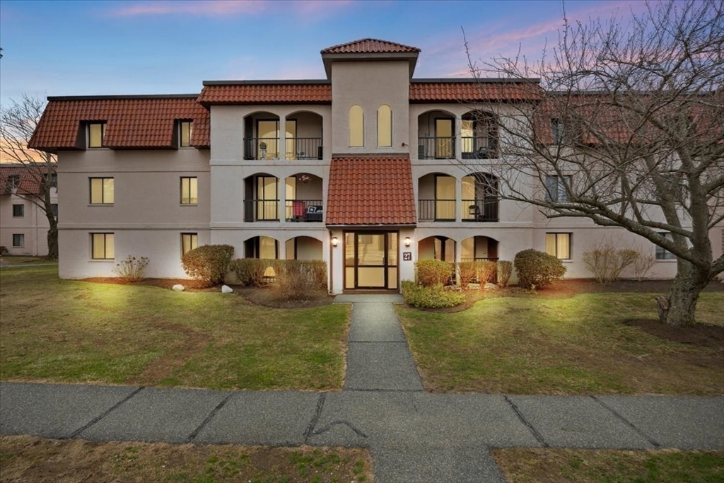 685 Oak Street, Brockton, Massachusetts, 1 Bedroom Bedrooms, 4 Rooms Rooms,1 BathroomBathrooms,Residential,For Sale,Oak Street,73497639