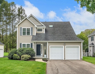 17 Russell Rd, Framingham, Massachusetts, 3 Bedrooms Bedrooms, 8 Rooms Rooms,2.5 BathroomsBathrooms,Residential,For Sale,Russell Rd,73519543