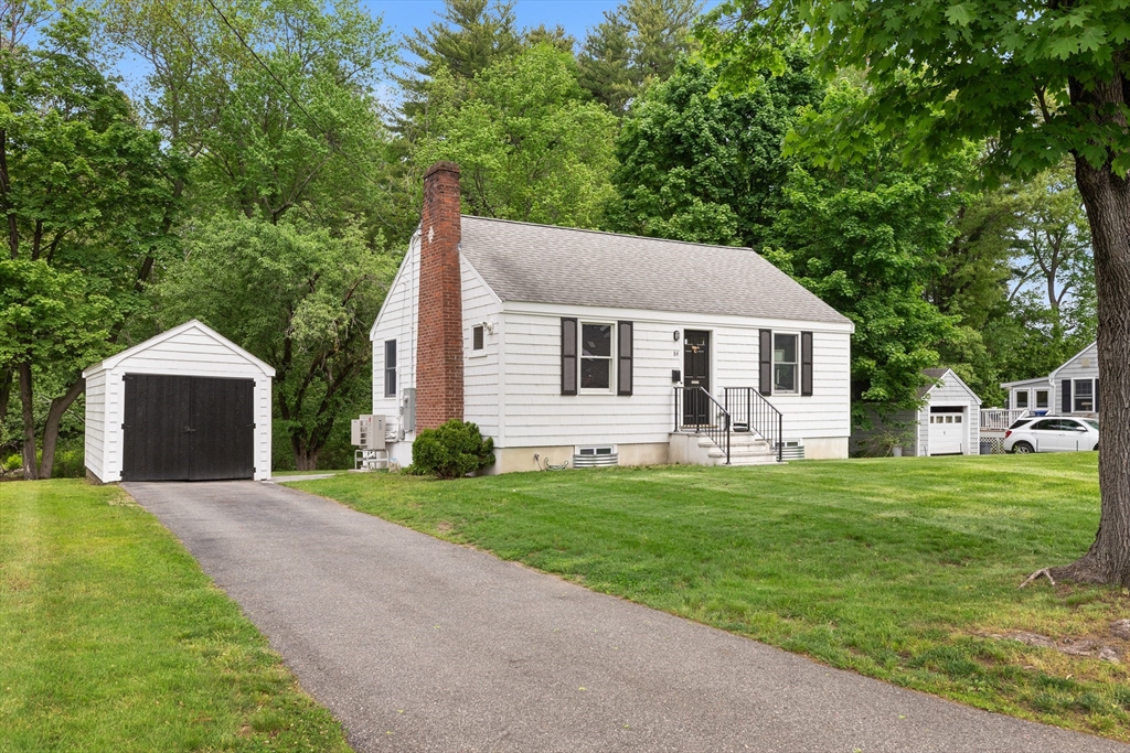 84 Crest Rd, Lynnfield, Massachusetts, 2 Bedrooms Bedrooms, 6 Rooms Rooms,1 BathroomBathrooms,Residential,For Sale,Crest Rd,73522782