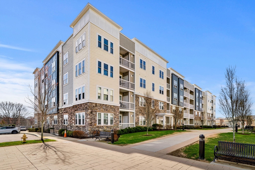 130 University Ave, Westwood, Massachusetts, 2 Bedrooms Bedrooms, 5 Rooms Rooms,2 BathroomsBathrooms,Residential Lease,For Rent,University Ave,73522846