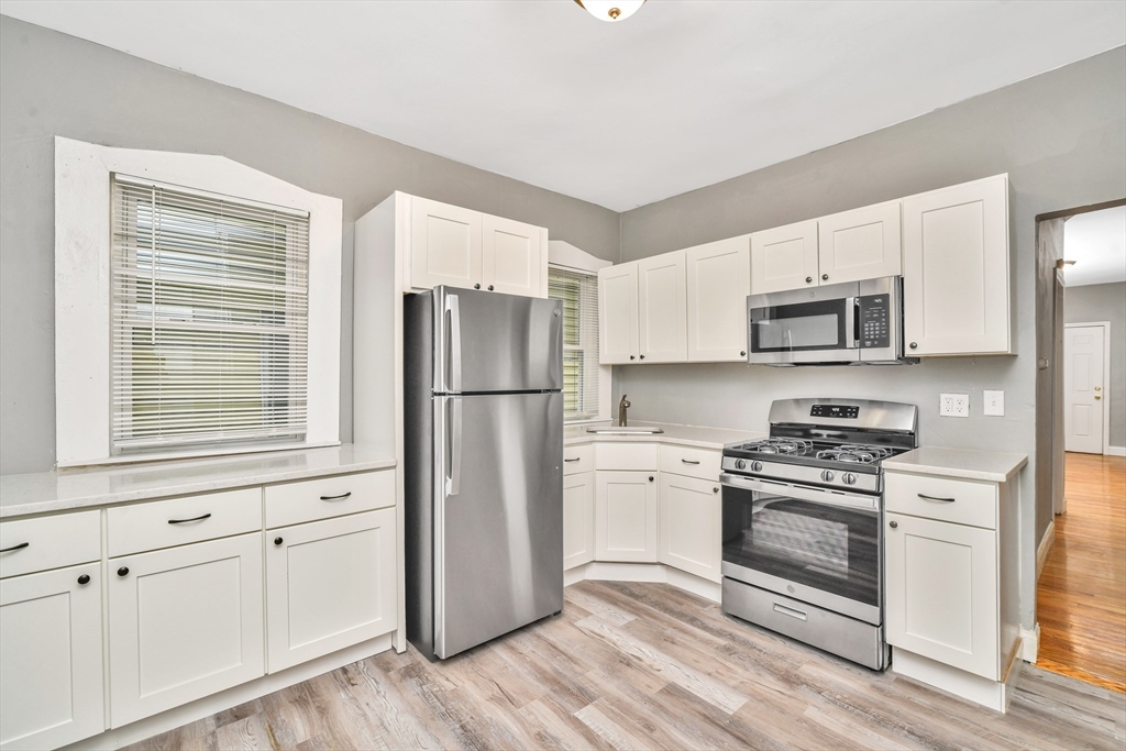 352 Norfolk St, Boston, Massachusetts, 3 Bedrooms Bedrooms, 6 Rooms Rooms,1 BathroomBathrooms,Residential Lease,For Rent,Norfolk St,73522854