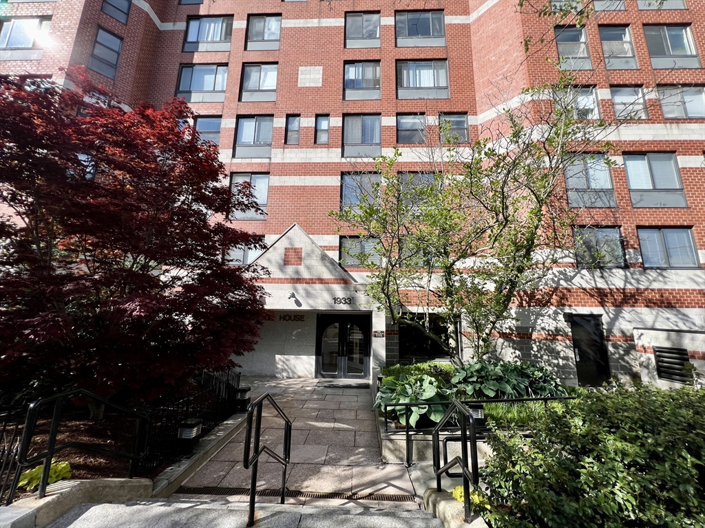 1933 Commonwealth Ave, Boston, Massachusetts, 1 Bedroom Bedrooms, 4 Rooms Rooms,1 BathroomBathrooms,Residential Lease,For Rent,Commonwealth Ave,73522871