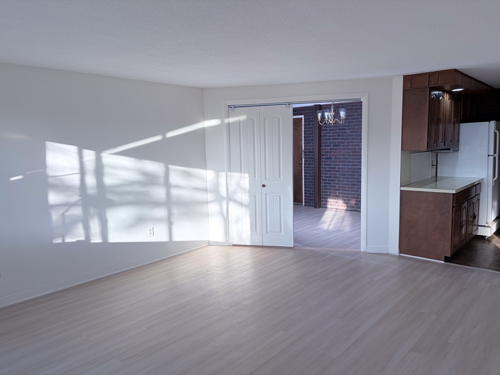 159 Concord Ave, Cambridge, Massachusetts, 3 Bedrooms Bedrooms, 6 Rooms Rooms,2 BathroomsBathrooms,Residential Lease,For Rent,Concord Ave,73522872