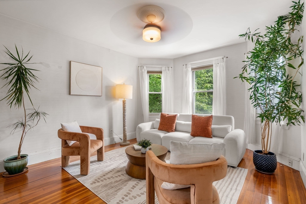 7 Sumner St, Boston, Massachusetts, 2 Bedrooms Bedrooms, 6 Rooms Rooms,1 BathroomBathrooms,Residential,For Sale,Sumner St,73522896