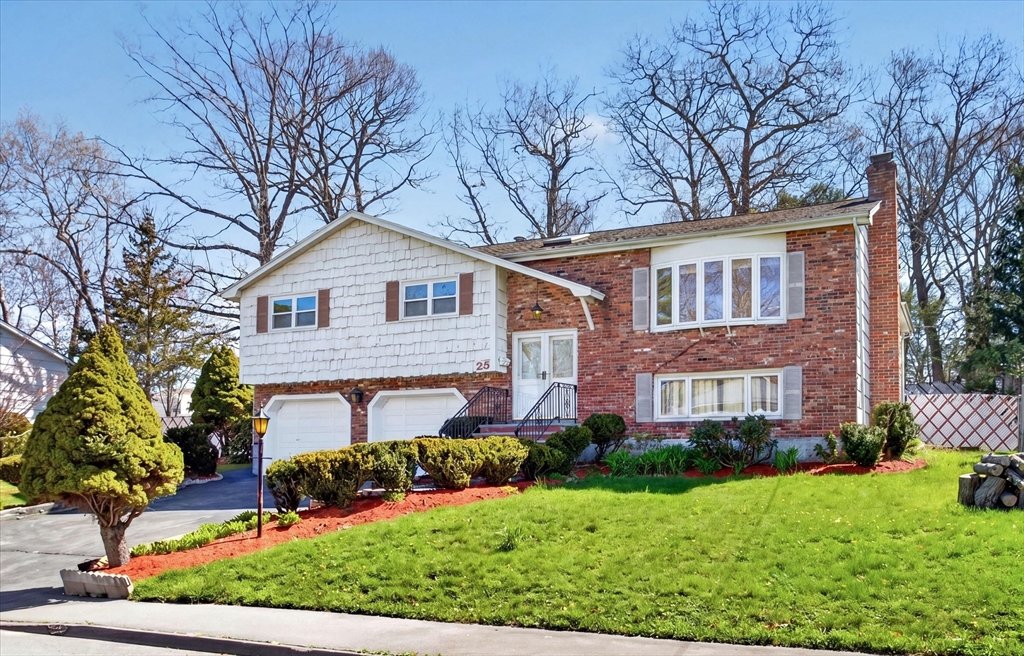 25 Gloversbrook Rd, Randolph, Massachusetts, 3 Bedrooms Bedrooms, 8 Rooms Rooms,2.5 BathroomsBathrooms,Residential,For Sale,Gloversbrook Rd,73510910