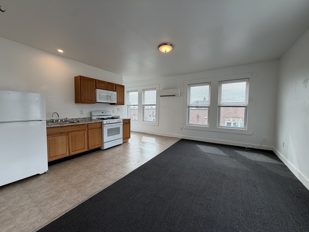 3 Webster St, Rockland, Massachusetts, 1 Bedroom Bedrooms, 3 Rooms Rooms,1 BathroomBathrooms,Residential Lease,For Rent,Webster St,73522943