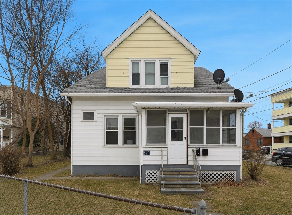 621 Chicopee St, Chicopee, Massachusetts, 4 Bedrooms Bedrooms, 9 Rooms Rooms,2 BathroomsBathrooms,Residential Income,For Sale,Chicopee St,73467417