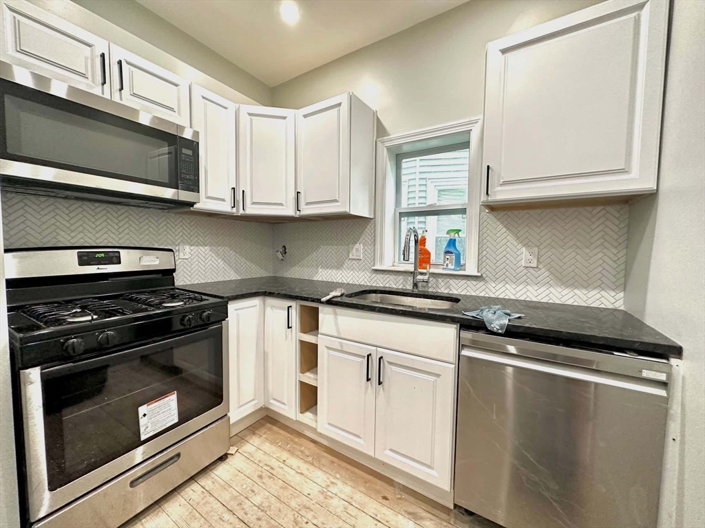 11 Priesing St, Boston, Massachusetts, 4 Bedrooms Bedrooms, 6 Rooms Rooms,1 BathroomBathrooms,Residential Lease,For Rent,Priesing St,73522949