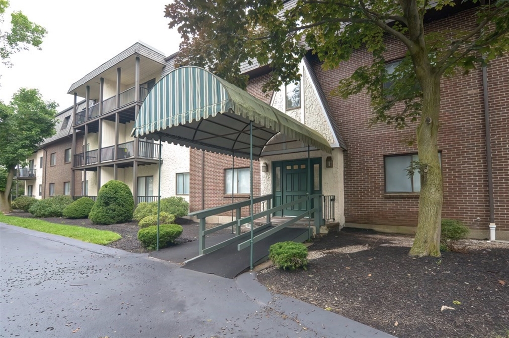 232 Canton St, Randolph, Massachusetts, 1 Bedroom Bedrooms, 4 Rooms Rooms,1 BathroomBathrooms,Residential,For Sale,Canton St,73516555