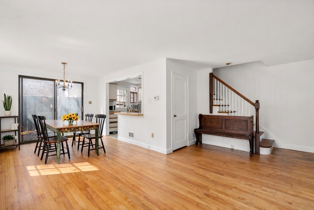 54 Grant Ave, Watertown, Massachusetts, 2 Bedrooms Bedrooms, 6 Rooms Rooms,1 BathroomBathrooms,Residential,For Sale,Grant Ave,73503112