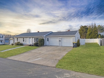 258 Folsom Ave, Somerset, Massachusetts, 3 Bedrooms Bedrooms, 5 Rooms Rooms,2 BathroomsBathrooms,Residential,For Sale,Folsom Ave,73494927