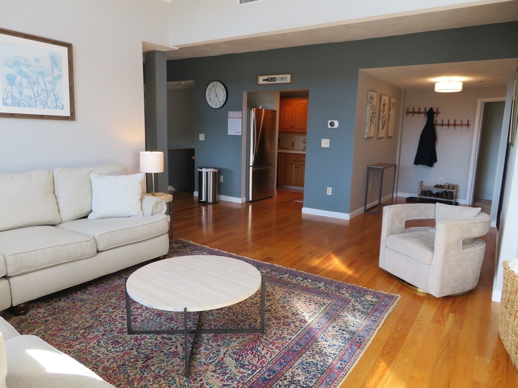 155 Kendrick Ave, Quincy, Massachusetts, 2 Bedrooms Bedrooms, 6 Rooms Rooms,1.5 BathroomsBathrooms,Residential,For Sale,Kendrick Ave,73468308
