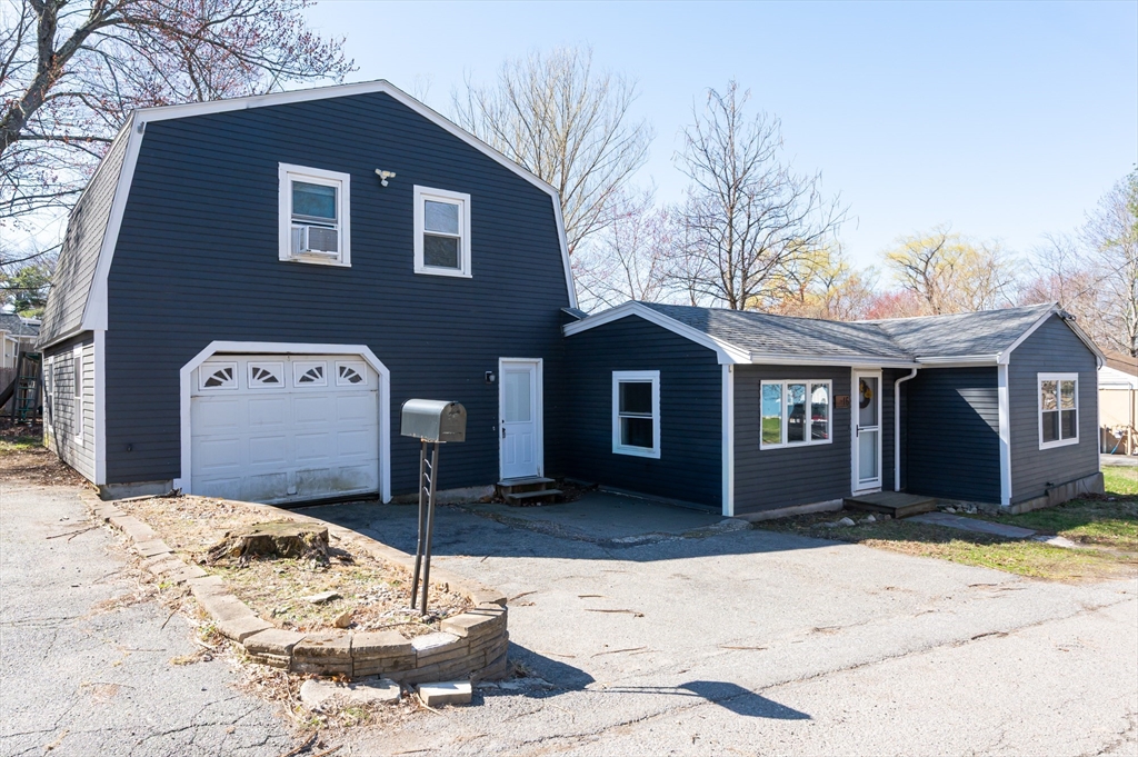 16 Meadowbank Rd, Billerica, Massachusetts, 2 Bedrooms Bedrooms, 7 Rooms Rooms,2 BathroomsBathrooms,Residential,For Sale,Meadowbank Rd,73499593