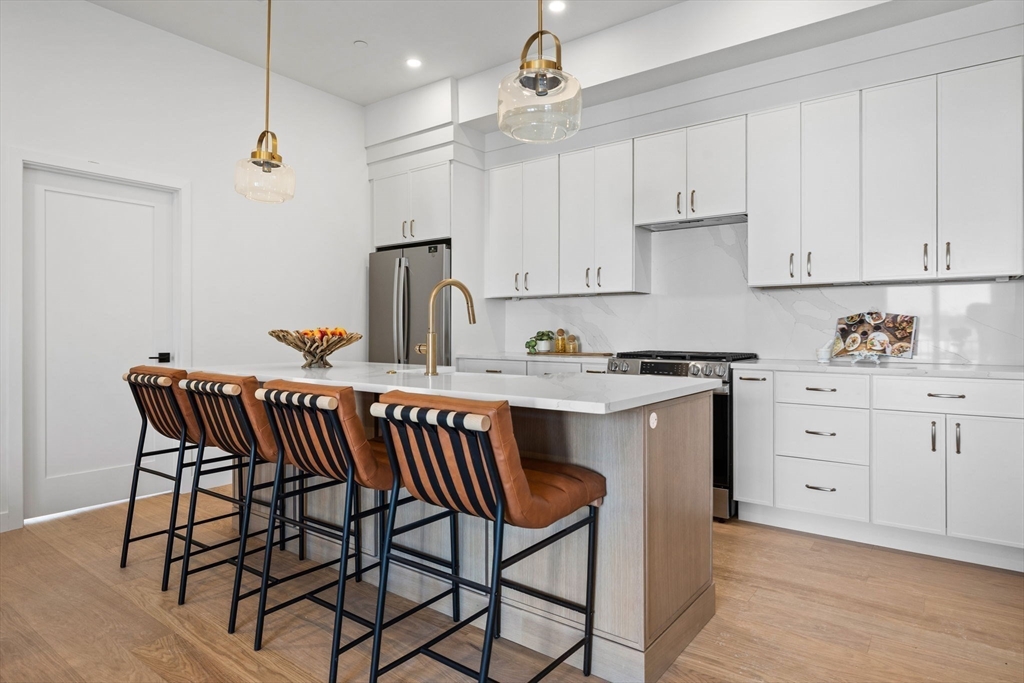 125 Addison Street, Boston, Massachusetts, 2 Bedrooms Bedrooms, 6 Rooms Rooms,2 BathroomsBathrooms,Residential,For Sale,Addison Street,73470711