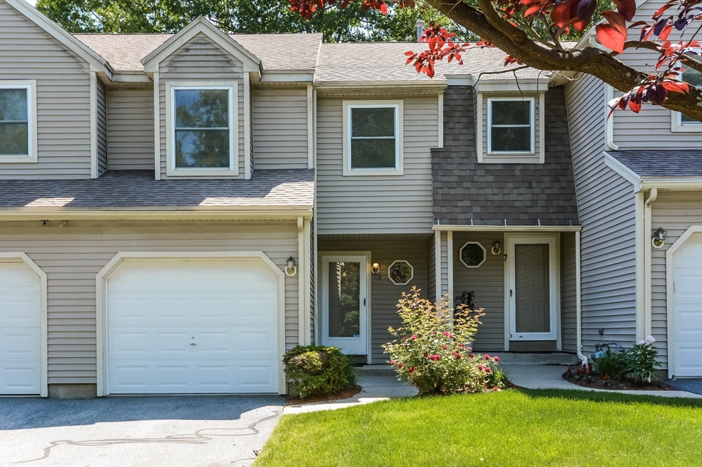 5 Ann Dr, Grafton, Massachusetts, 2 Bedrooms Bedrooms, 5 Rooms Rooms,2.5 BathroomsBathrooms,Residential,For Sale,Ann Dr,73481059