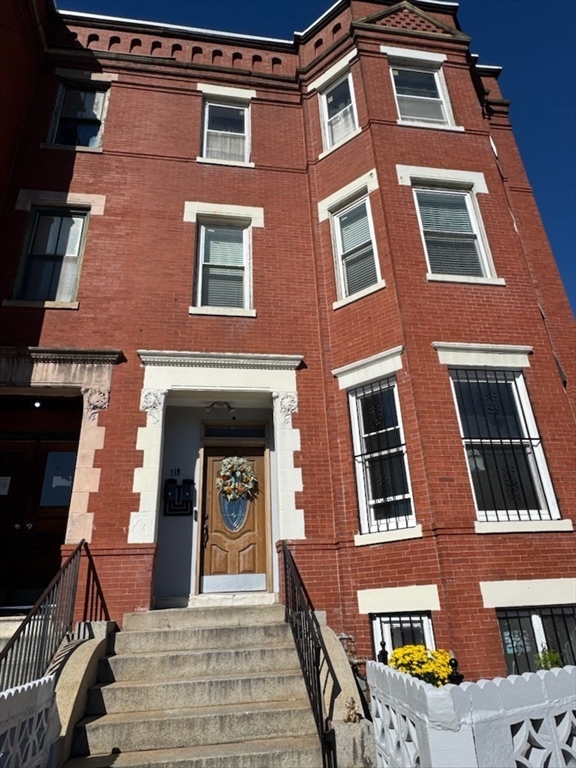 119 Blue Hill Ave, Boston, Massachusetts, 6 Bedrooms Bedrooms, 11 Rooms Rooms,4 BathroomsBathrooms,Residential Income,For Sale,Blue Hill Ave,73442091