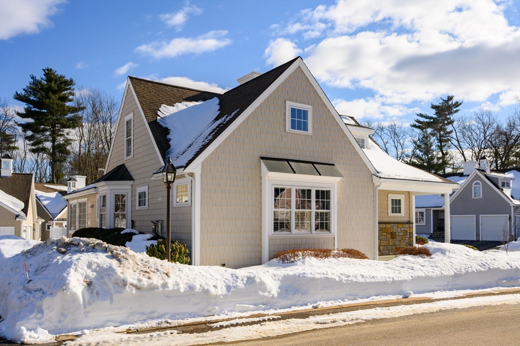 6 Tee Time Lane, Weymouth, Massachusetts, 2 Bedrooms Bedrooms, 6 Rooms Rooms,2.5 BathroomsBathrooms,Residential,For Sale,Tee Time Lane,73491140