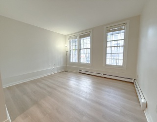 103 River Street, Cambridge, Massachusetts, 2 Bedrooms Bedrooms, 4 Rooms Rooms,1 BathroomBathrooms,Residential Lease,For Rent,River Street,73522986