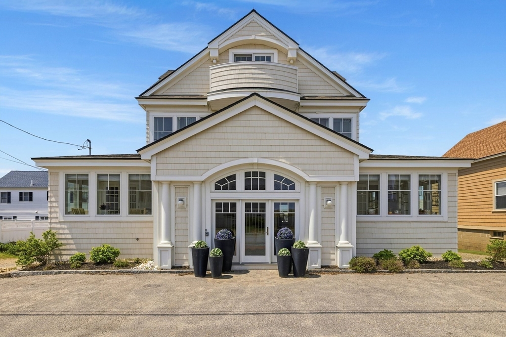 12 Commonwealth Ave, Salisbury, Massachusetts, 4 Bedrooms Bedrooms, 11 Rooms Rooms,4 BathroomsBathrooms,Residential,For Sale,Commonwealth Ave,73522996