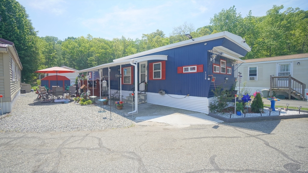 93 Grochmal Ave, Springfield, Massachusetts, 2 Bedrooms Bedrooms, 4 Rooms Rooms,1 BathroomBathrooms,Residential,For Sale,Grochmal Ave,73523012