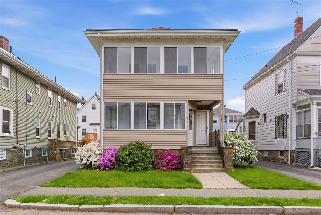 267-269 Farrington St, Quincy, Massachusetts, 3 Bedrooms Bedrooms, 11 Rooms Rooms,2 BathroomsBathrooms,Residential Income,For Sale,Farrington St,73483335