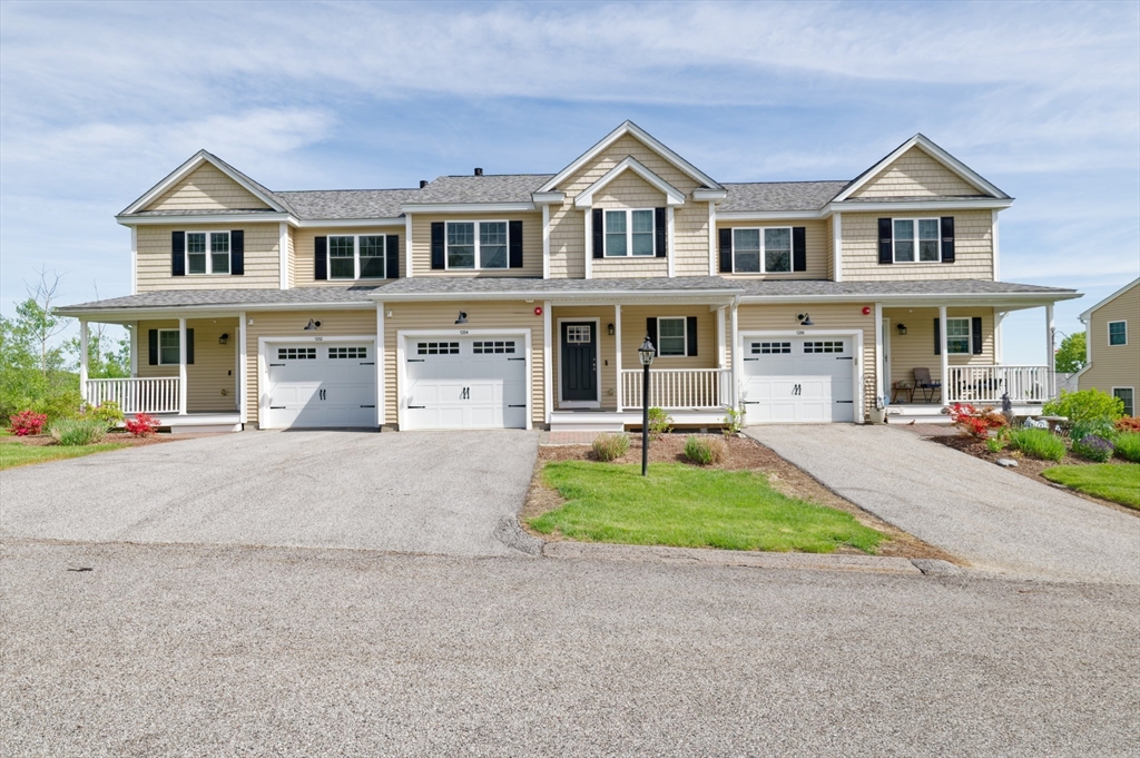 1204 Hazelwood Way, Clinton, Massachusetts, 2 Bedrooms Bedrooms, 4 Rooms Rooms,2.5 BathroomsBathrooms,Residential,For Sale,Hazelwood Way,73523015