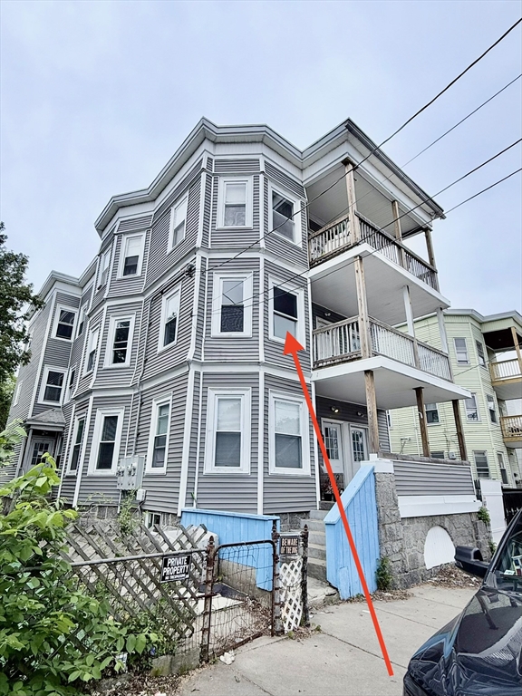 596 Howard St, Lawrence, Massachusetts, 4 Bedrooms Bedrooms, 8 Rooms Rooms,1 BathroomBathrooms,Residential Lease,For Rent,Howard St,73522954