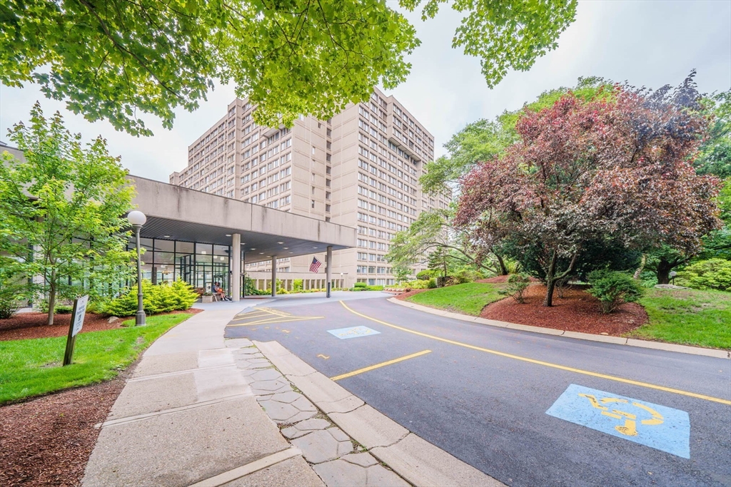 250 Hammond Pond Pkwy, Newton, Massachusetts, 2 Bedrooms Bedrooms, 5 Rooms Rooms,2 BathroomsBathrooms,Residential Lease,For Rent,Hammond Pond Pkwy,73523070
