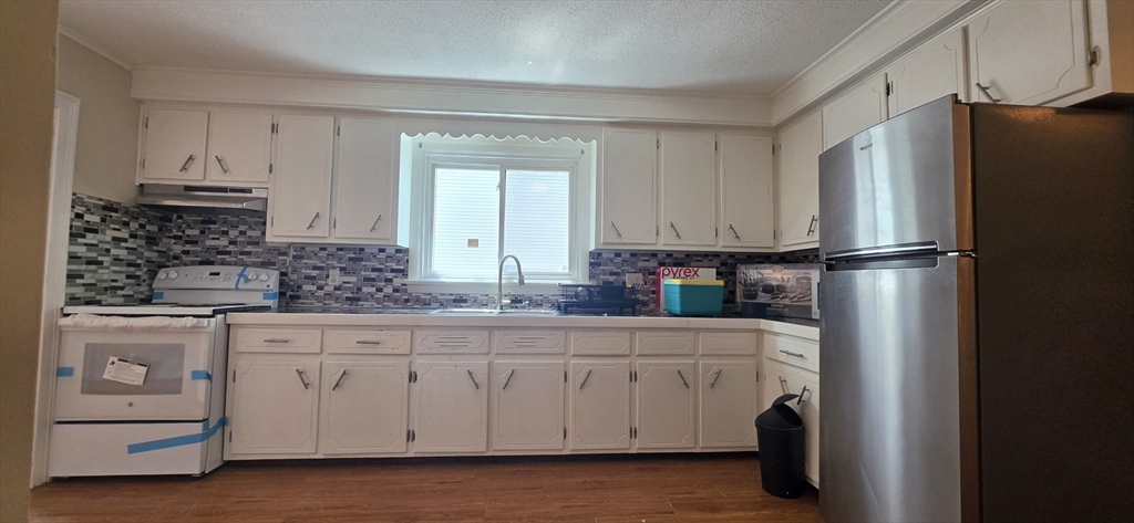 105 6th Street, Fall River, Massachusetts, 3 Bedrooms Bedrooms, 6 Rooms Rooms,1 BathroomBathrooms,Residential Lease,For Rent,6th Street,73523047